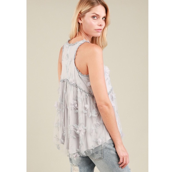 HP 9/30 🎉 1 SMALL LEFT Grey Floral 3D Detail Top - Picture 4 of 7